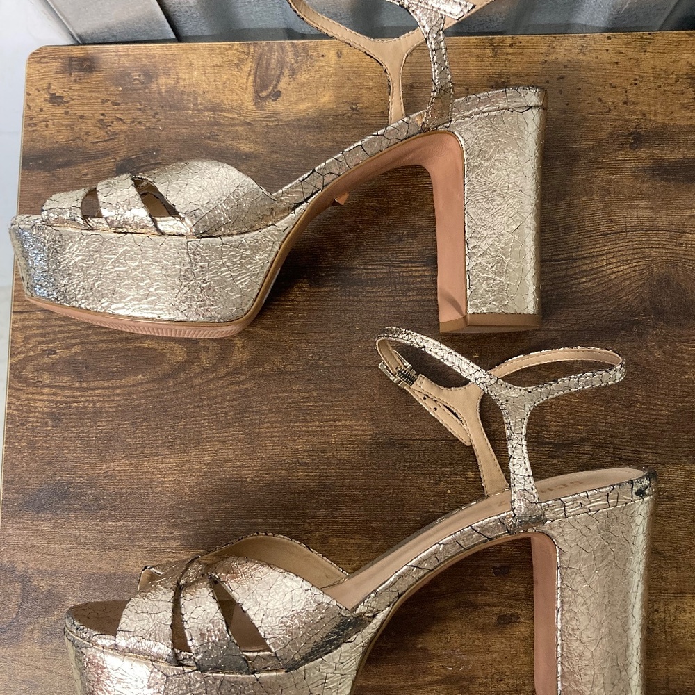 Schutz Keefa Platform High Heel in Gold Metallic Leather